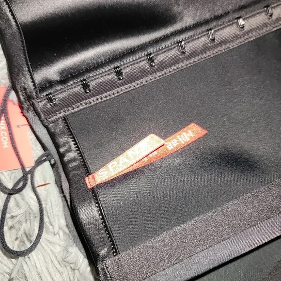 Spanx under scuplt zip corset. Size Xl. Nwt - Picture 4 of 4